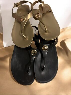 Michael Kors Two-Tone MK Logo Jelly Thong Sandals - Black & Olive Green